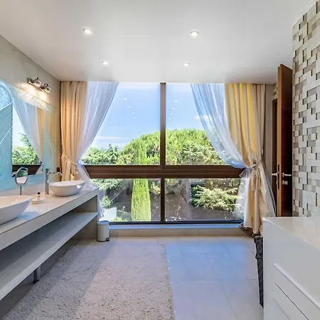 Emilia, Vue Mer, Super-cannes